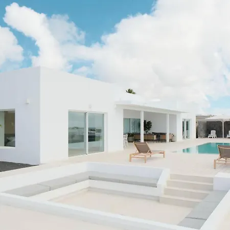 Aine Luxury Vila