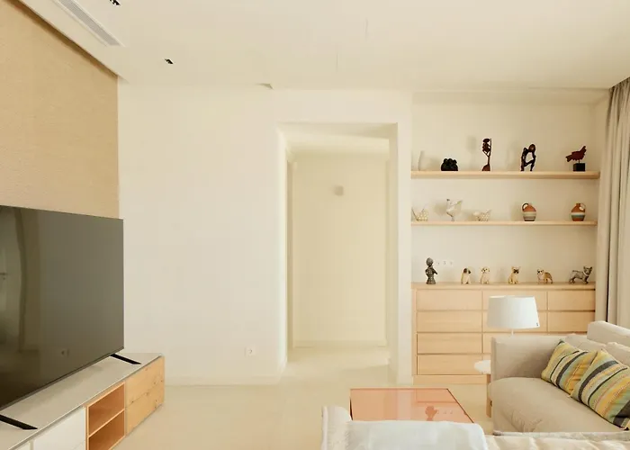 Aine Luxury Villa *